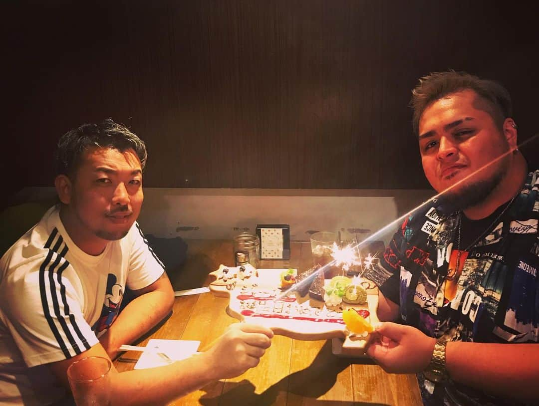 世界のアディ男さんのインスタグラム写真 - (世界のアディ男Instagram)「@james728_triple の誕生日で @cowboy.shibuya に行ってきました‼️ 今週の木、金、土日でのBDイベント頑張ろう‼️  ジェームスこれからもよろちくび❤️ 和牛はやっぱ美味しいな❤️  #和牛男　#誕生日　#渋谷　#和牛　#アディ男」7月27日 21時29分 - sby_adio