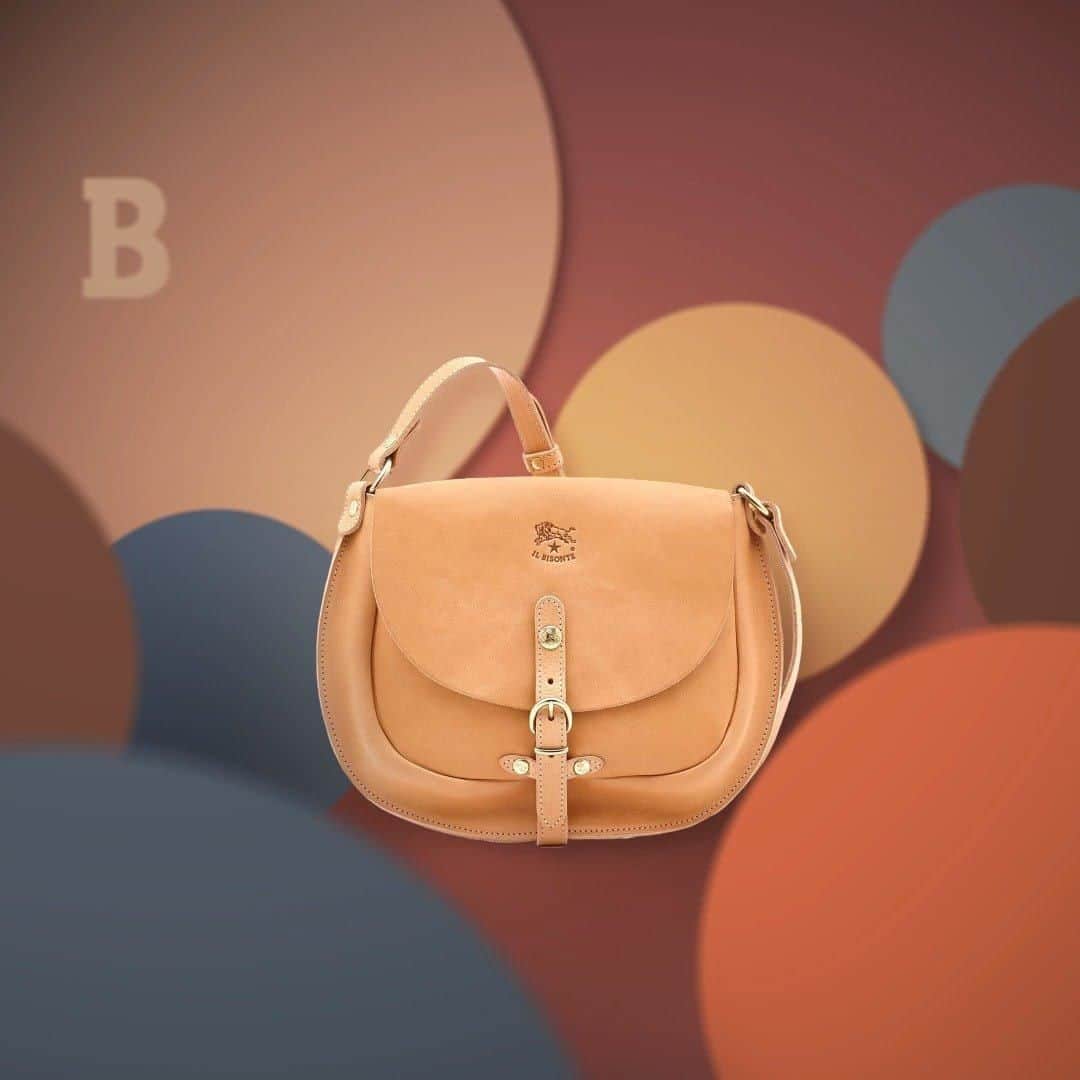 イルビゾンテのインスタグラム：「One bag, three colors, one thousand outfits! ☆ #ilbisonte #accessories #leatherbag」