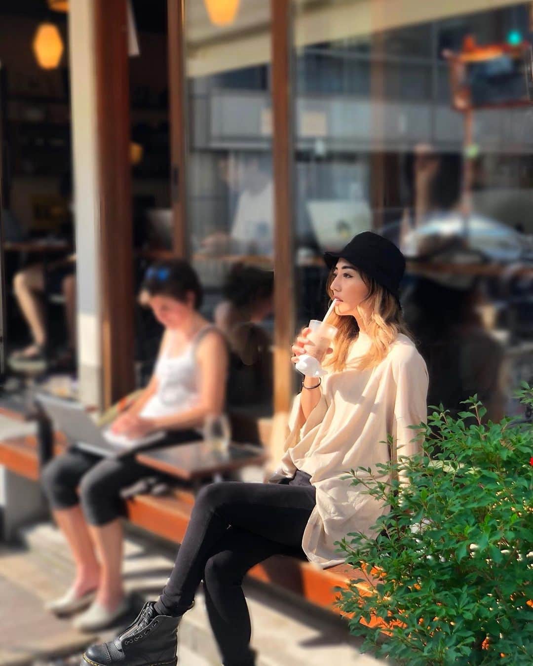 黒ユイさんのインスタグラム写真 - (黒ユイInstagram)「流行りのカフェに行ってみた。 今は三密避けた換気できるとこか テラスがあるお店は嬉しい😋 ありがたや🙏 #fuglentokyo」7月27日 21時44分 - yui_my_life