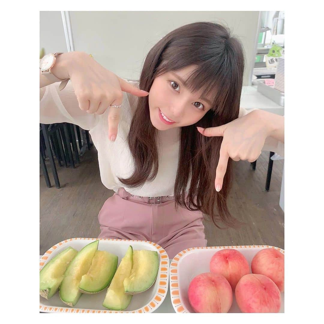 大森莉緒さんのインスタグラム写真 - (大森莉緒Instagram)「・ ・ メロンと桃の食べ放題に行ってきたよ🍈🍑 ・ ・ 甘くて美味しくて、幸せすぎました…(;_;)❤ ・ ・ なんとメロンは、24切れ3玉分も食べたよ🐷  ・ お腹パンッパンで苦しかったぁ😂 ・ ・ #大森莉緒 #おーりお #おりおんず #メロン #桃 #食べ放題 #大食い #胃袋 #ブラックホール #フルーツ #愛知県 #蒲郡 #オレンジパーク #instagood #instapic #instaphoto #good #muskmelon #peach #fruit #yummy #happy」7月27日 21時44分 - rio.ohmori