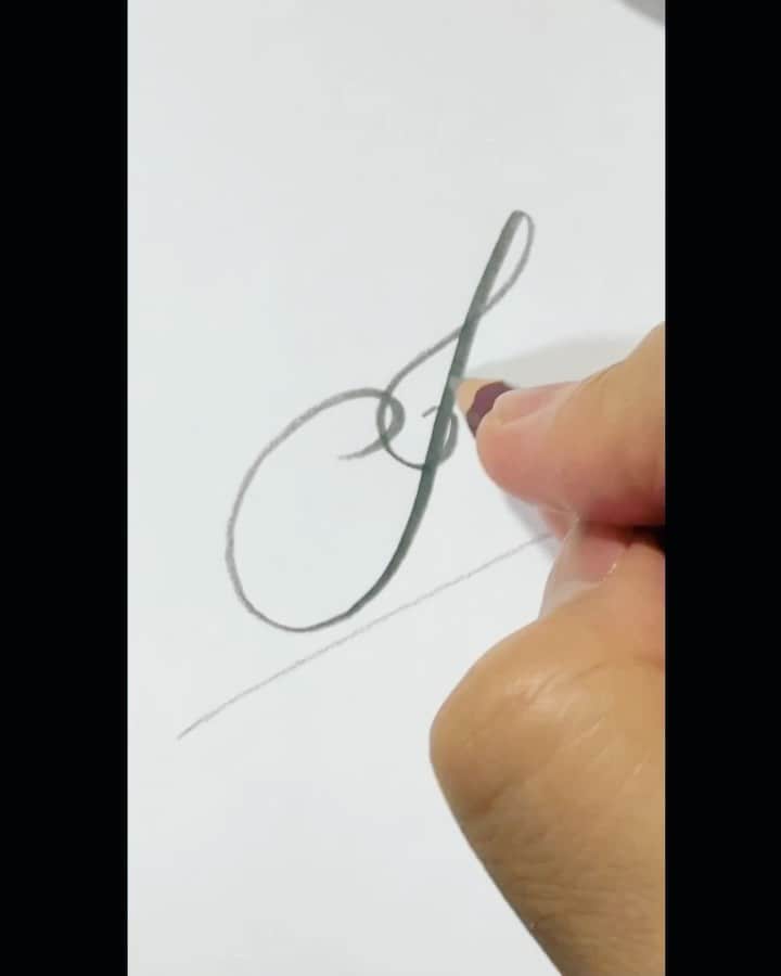 鈴木暁昇のインスタグラム：「* リクエスト文字を鉛筆で * Dream〜夢 * 皆様も書いてみてください✨ * ***** ***** ***** ***** ***** * 8月開校通信初学者講座・通信基礎講座・受講生募集中。基礎の筆遣いから学習します。メッセージかホームページよりお問い合わせください。 * #書道 #鈴木曉昇 #和 #wabisabi #calligraphy #筆文字 #artistic #beautiful #chinesecalligraphy #墨 #sumi #書法 #japan #手書き #美文字 #手書きツイート #オリンピック #Olympic #japaneseculture #日本 #chineseculture」
