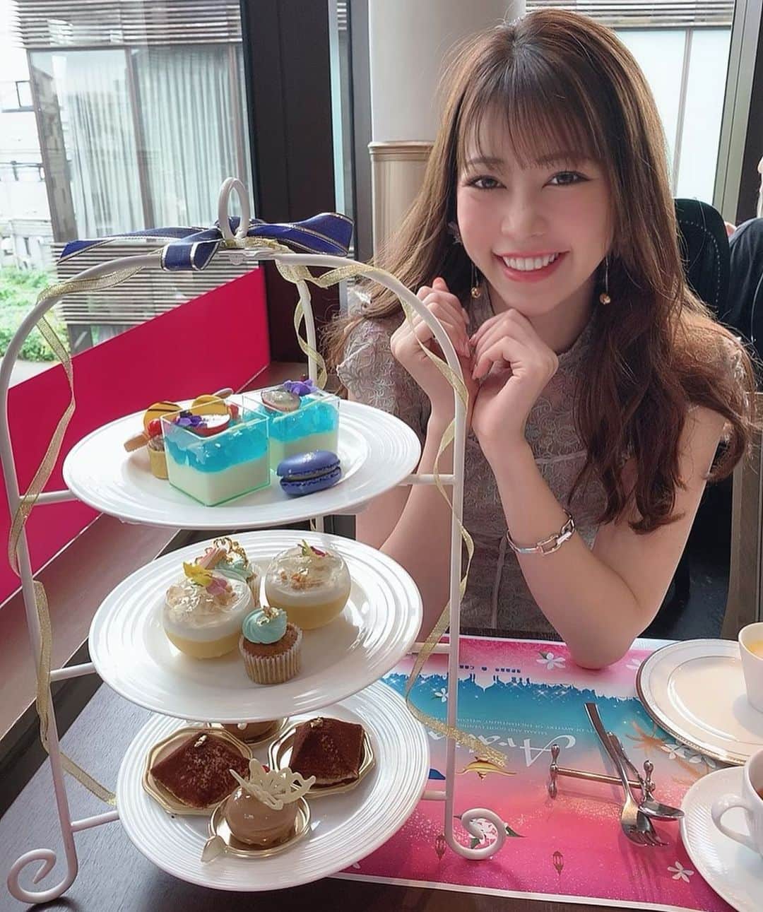 薄井美樹さんのインスタグラム写真 - (薄井美樹Instagram)「．     表参道にある @wine_dining_vinobuono の アフターヌーンに行ったよぉ✨     先月は #美女と野獣🌹 で 今月はアラジン魔法のランプをイメージした #アラビアンナイト 🧞‍♂️💓     3枚目の私めっちゃ嬉しそう✨✨ すごくニヤけてる😳😳     とっても可愛くって癒しの空間🎶 次はなんだろう…💕    #vinobuono  ．」7月27日 21時47分 - mikiusui_211