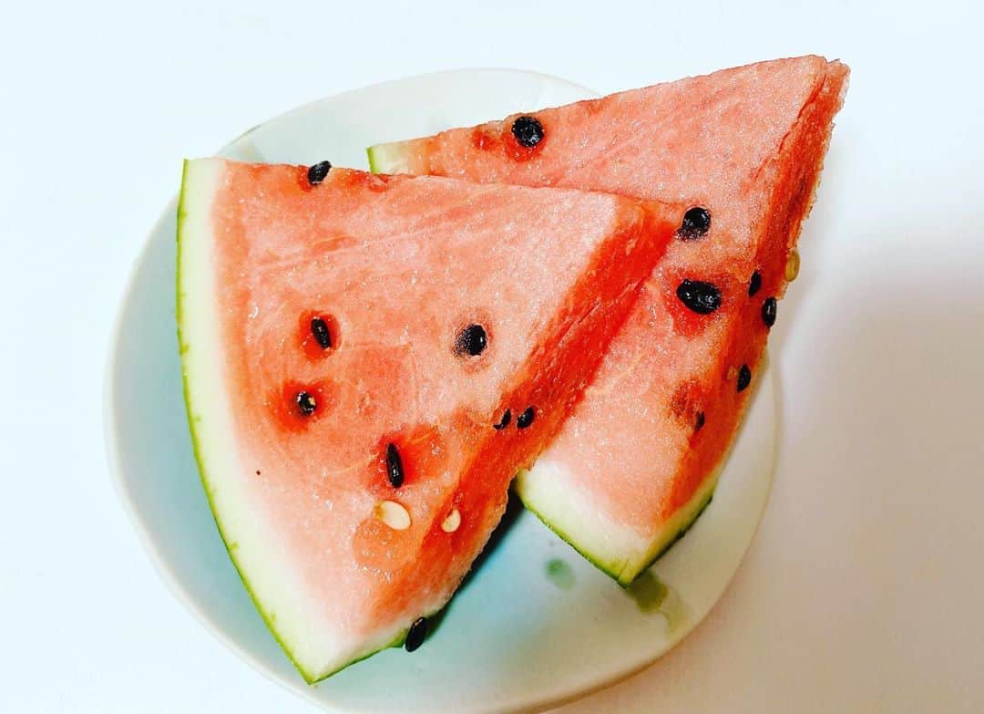 のインスタグラム：「＊ スイカの日みたいなので🍉 夏を味わいました♡ ＊ #すいかの日 #スイカの日 #すいか🍉 #🌻 #summer #西瓜」
