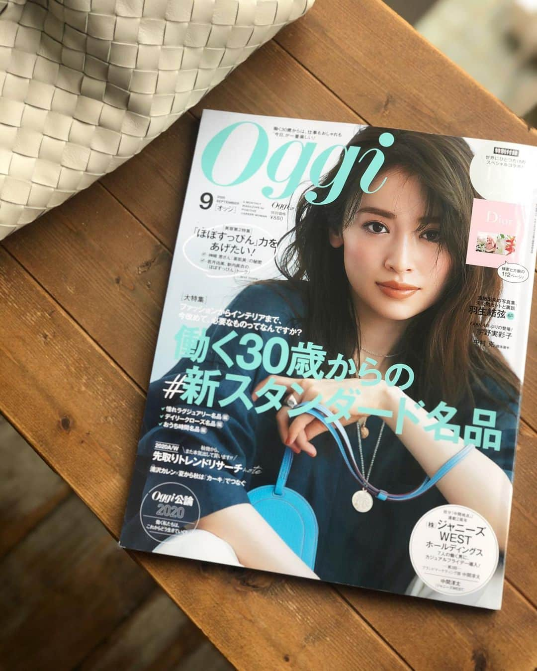 神崎恵さんのインスタグラム写真 - (神崎恵Instagram)「明日28日発売の『Oggi』9月号。 「神崎恵さんから受け継ぎたい。素肌美を育むDNA」 スキンケア、メイク、ボディケア、パーツケアなど、ご紹介しています。 「やっておいてよかったこと」「もっと早く知っておきたかったこと」などもお話をしています😌 #oggi」7月27日 21時52分 - megumi_kanzaki