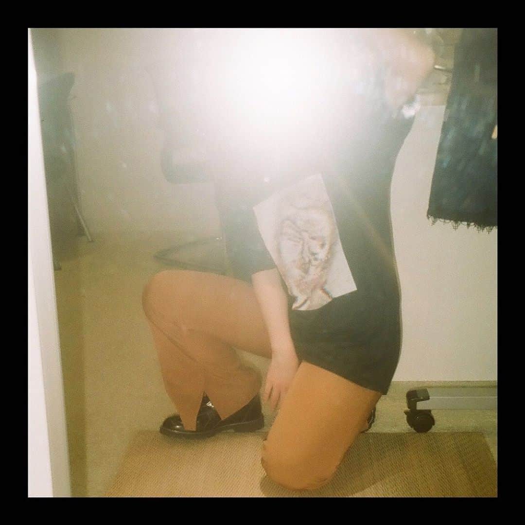 美山加恋のインスタグラム：「赤ひげの現場でいただいたスタッフTシャツ。 素敵でさっそく着ちゃった☺︎」