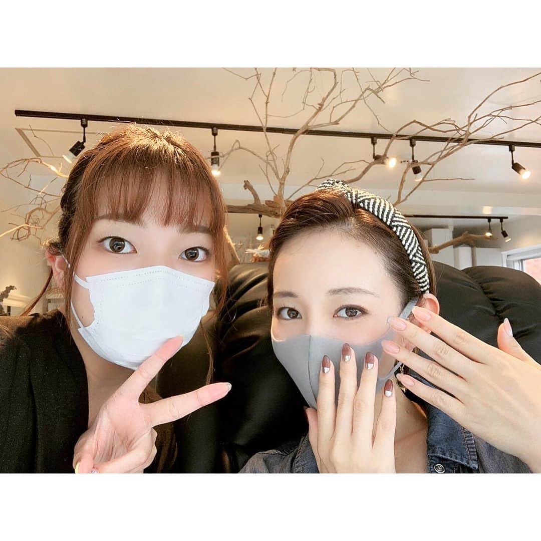 咲希あかねのインスタグラム：「@er1ka_ren0 が#ネイル してくれた💅 表参道の#threenail というお店で#ネイリスト さんとして頑張ってる😆✨  #宝塚 #月組 #紫咲樹れの #98期  #nail #nails #nailart #naildesign #アシンメトリーネイル #nailstagram」
