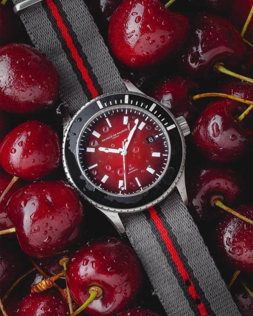 Maurice De Mauriac Zurichさんのインスタグラム写真 - (Maurice De Mauriac ZurichInstagram)「The 🍒 watch on top of 🍒. We love how fresh the #l2 deep red looks on the pic. Which is your fruit of the summer? Which is your watch of the summer? Or is it the same? . . . . . . . Photocredit: @watches.and.pens  #summervibes #summerwatch #letsgotothebeach #mauricedemauriac #red #cherry #stripes #watchesofinstagram」7月27日 21時59分 - mauricedemauriac