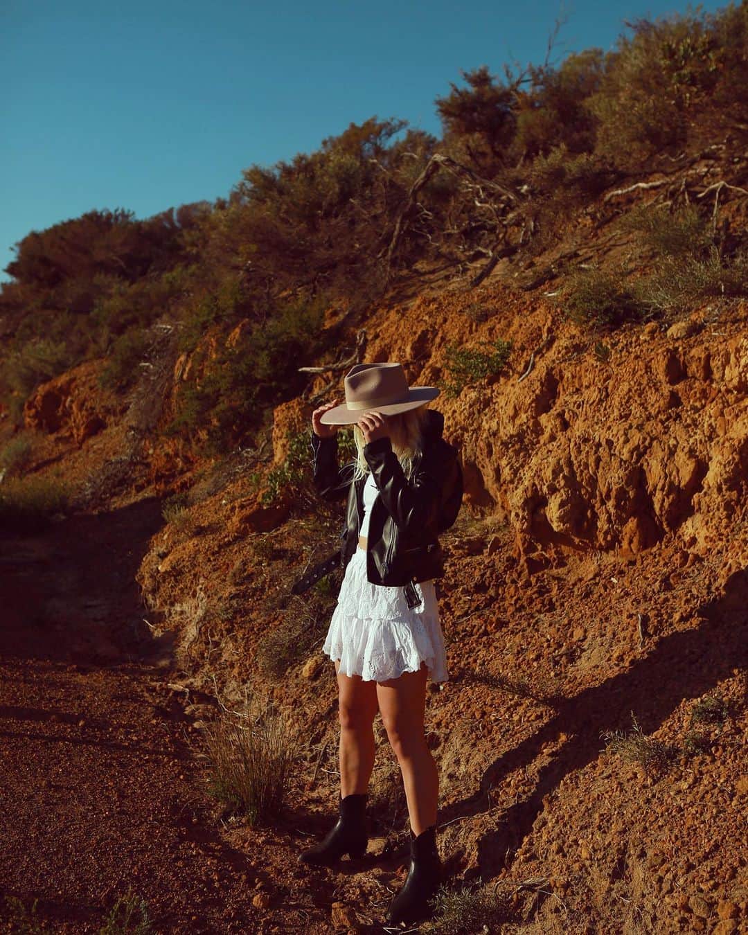 のインスタグラム：「These boots are made for... 📷 @loveinmargs」