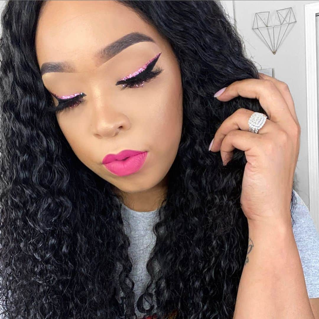 COVERGIRLさんのインスタグラム写真 - (COVERGIRLInstagram)「Liner game ON POINT. 👏👏 @slaywithcedes created this perfect wing with Get in Line Liquid Eyeliner in '320-Major Matte Black'. #EasyBreezyBeautiful #COVERGIRLMADE #COVERGIRLCrueltyFree #CrueltyFree」7月27日 22時00分 - covergirl