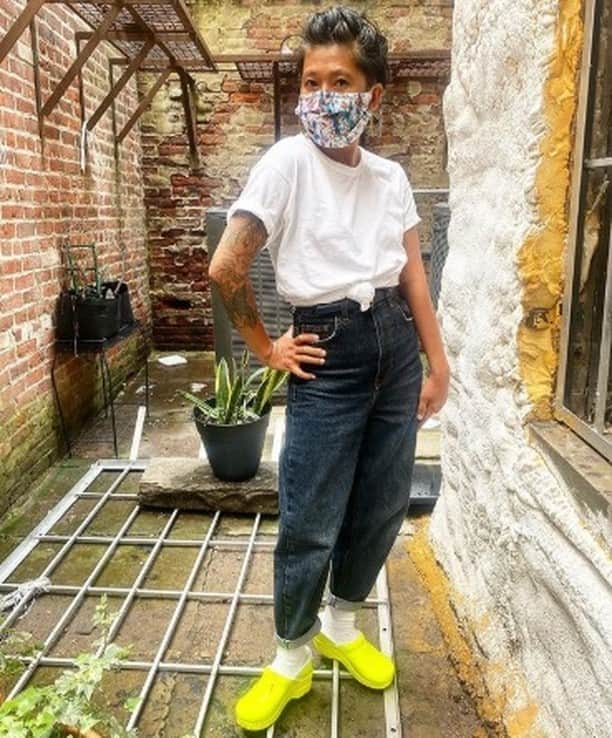 ダンスコのインスタグラム：「Start your week off on the bright foot by entering this giveaway for our popular yellow neon clog! How to enter: 1)  Tag two friends in the comments to share the love! 2)  Make sure you’re following @dansko. Giveaway Rules: Giveaway runs 07/27/20 at 9:00 AM EST - 07/29/20 at 11:59 PM EST. No purchase necessary. One winner will be randomly selected and notified via DM. Winner will win one pair of Dansko Professional clogs in yellow neon with a total estimated retail value of $140. Giveaway not associated with Instagram. Full terms and conditions at the link in the bio.」