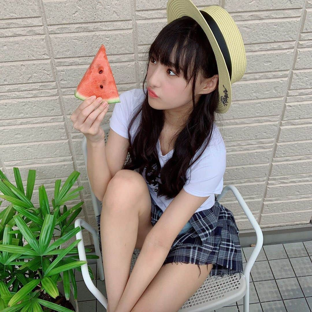 岡本怜奈さんのインスタグラム写真 - (岡本怜奈Instagram)「♡﻿ 今日は #スイカの日 🍉﻿ ﻿ ŧ‹”ŧ‹”(っ*´◯`)🍉🍉🍉🍉🍉﻿ ♡﻿ ♡﻿ #岡本怜奈 #れなたん #nmb48 #スイカ﻿ #すいか #西瓜 #watermelon #夏 ﻿ #happy #Instafood #Instagood」7月27日 22時03分 - renatan1222