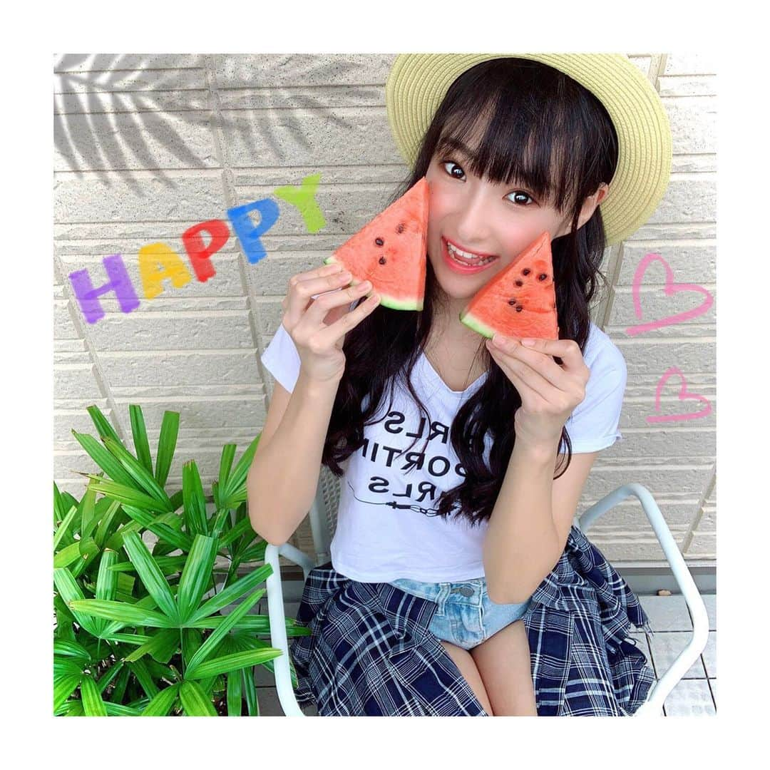 岡本怜奈さんのインスタグラム写真 - (岡本怜奈Instagram)「♡﻿ 今日は #スイカの日 🍉﻿ ﻿ ŧ‹”ŧ‹”(っ*´◯`)🍉🍉🍉🍉🍉﻿ ♡﻿ ♡﻿ #岡本怜奈 #れなたん #nmb48 #スイカ﻿ #すいか #西瓜 #watermelon #夏 ﻿ #happy #Instafood #Instagood」7月27日 22時03分 - renatan1222