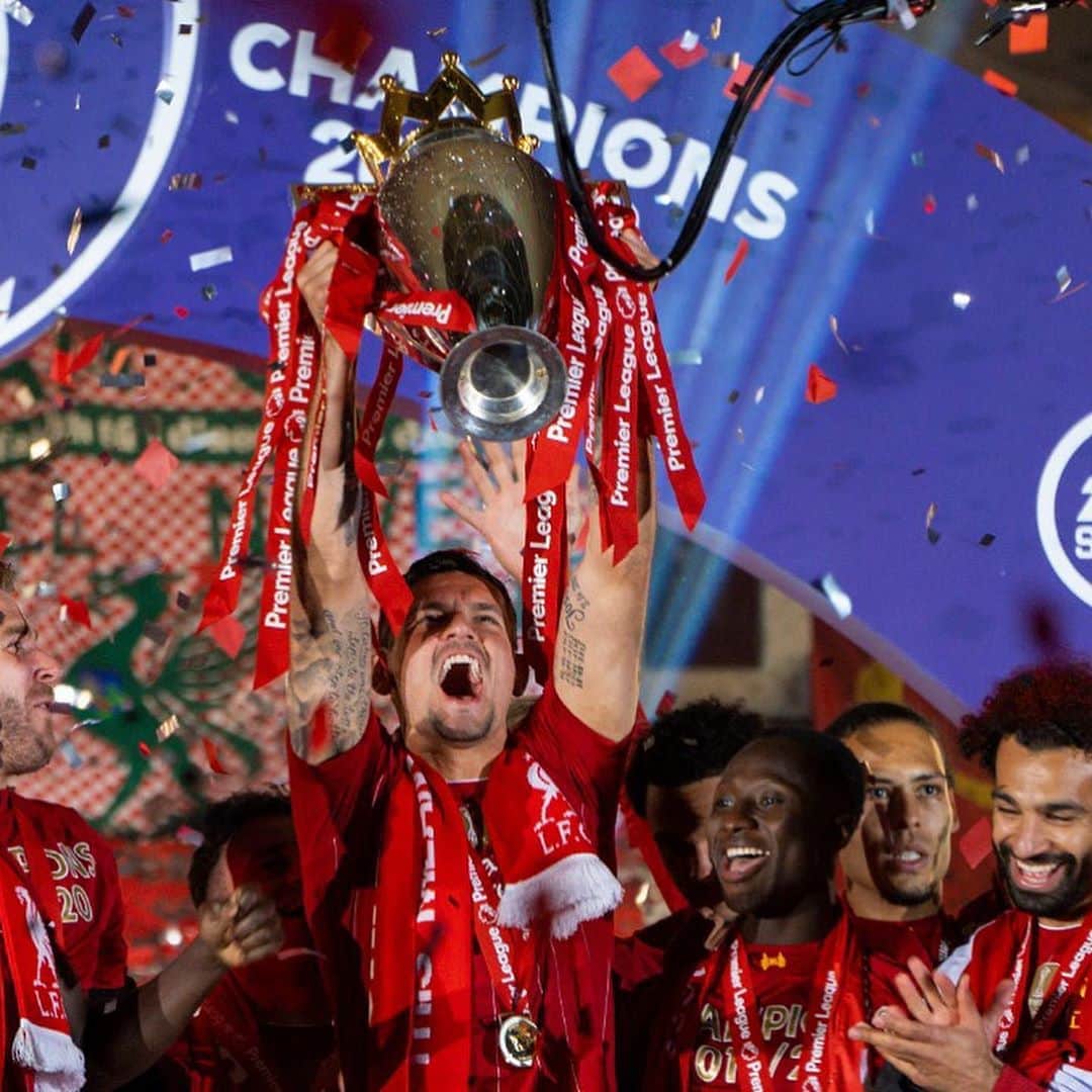 デヤン・ロヴレンのインスタグラム：「The game of football is everything to me and I have tried throughout my tenure at LFC to be the best I can. Playing for this amazing club was a privilege, it comes with responsibility. Wearing the badge was an honour. The last six years have been a crazy ride. We have been through it all, our relationship has been evolving and was a source of intense feelings… In the end, optimism, desire, togetherness and honest hard-work have brought us to the heights of domestic and European Football, moments none of us will ever forget. Before I first walked through the doors of Melwood I promised myself I would give all I have to ensure that one day I could look back and have the satisfaction of knowing I have given everything to the club that opened its doors to me. Today it is my turn to say goodbye to Liverpool FC. Although I am no longer a team member, I don’t look at this as an end to our relationship. We have written history together and our memories will last forever.   None of this would have happened without the collective force that makes this club what it is. So, I want to thank everybody, in particular; My teammates who were always incredible competition on the training ground and amazing support off the training ground, I will always be here for you. The Boss, Mr Klopp, who was the man that installed an unbreakable belief in me and the team – I thank you for your guidance and inspiration. The training staff who have made us the savages we are. The staff behind the scenes that make the club tick – Our home would not be what it is without you, I thank you for everything you did for me and the team over the years, you know who you are. The fans – There has been a lot of love and criticism, and I respect each and every one of you, rest assured all I ever wanted to do is Win, and Win we did! The City of Liverpool – Thank you for having me and my family. You will always have a special place in our hearts.   What else can I say.. I will miss the spirit of the club, the city, the people. I will see you around my friends, and I wish you all the best.   YNWA @liverpoolfc」