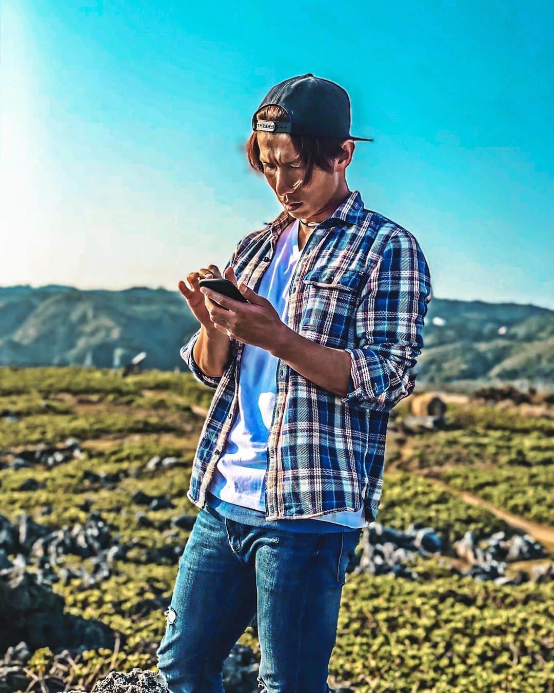 安藝正俊のインスタグラム：「: 沖縄で生活してると 半袖短パンがほとんどだから ファッションとはかけ離れる  だから もう、今の流行がわからん w : #沖縄 #沖縄生活 #休日の過ごし方 #自然 #日本の風景  #海 #海のある生活  #海好きな人と繋がりたい #山 #写真撮ってる人と繋がりたい  #日々の記録 #リフレッシュ #アウトドア #ライフスタイル #ファッション #okinawa #okinawalife  #dayoff #vacation  #lifestyle #fashion  #apparel  #naturelover  #chilltime #photo #shooting #sealife #ootd #goodvibes  #yolo」