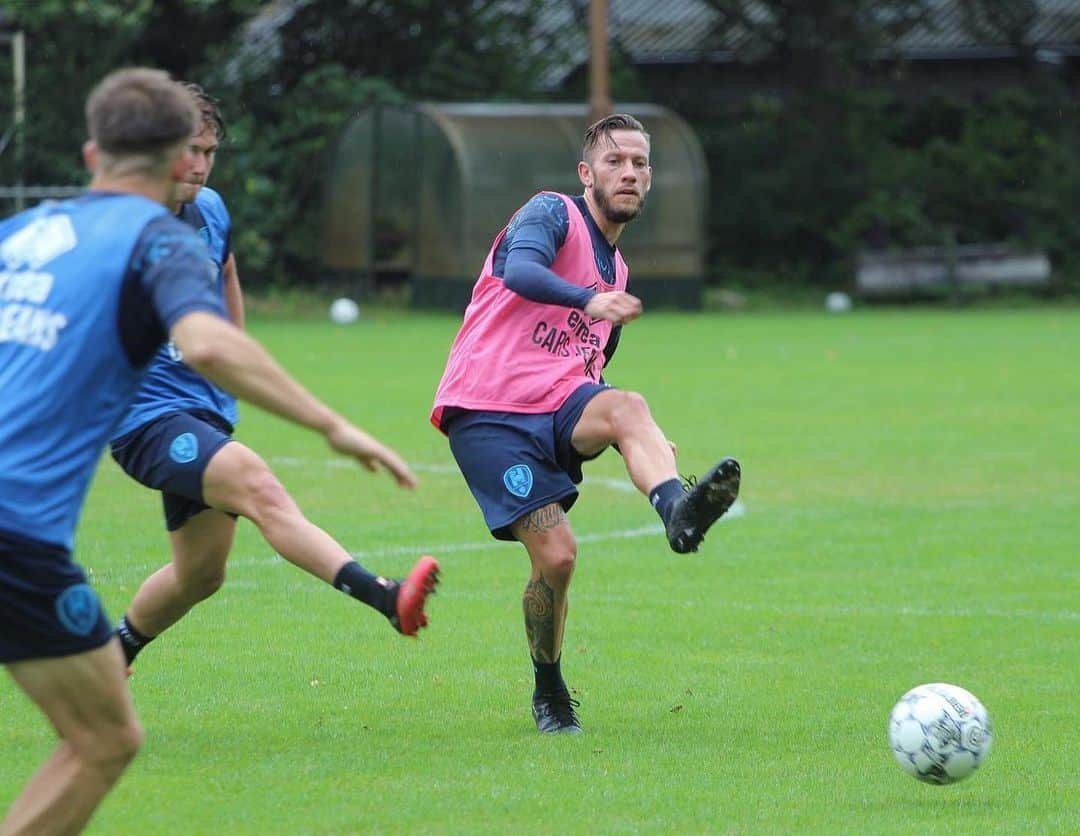 ADOデン・ハーグのインスタグラム(adodenhaag) - 7月27日 22時04分📷 De eerste training op Brabantse bodem! 👍 #ADOinMierlo[BIHAKUEN]UVシールド(UVShield)>> 飲む日焼け止め！「UVシールド」を購入するaa2810boykemperdannybakkerevanrottierjohngoossenskeesdeboer75maartenriedermanlikeamaramikehavekottesamy.bourardtombeugie