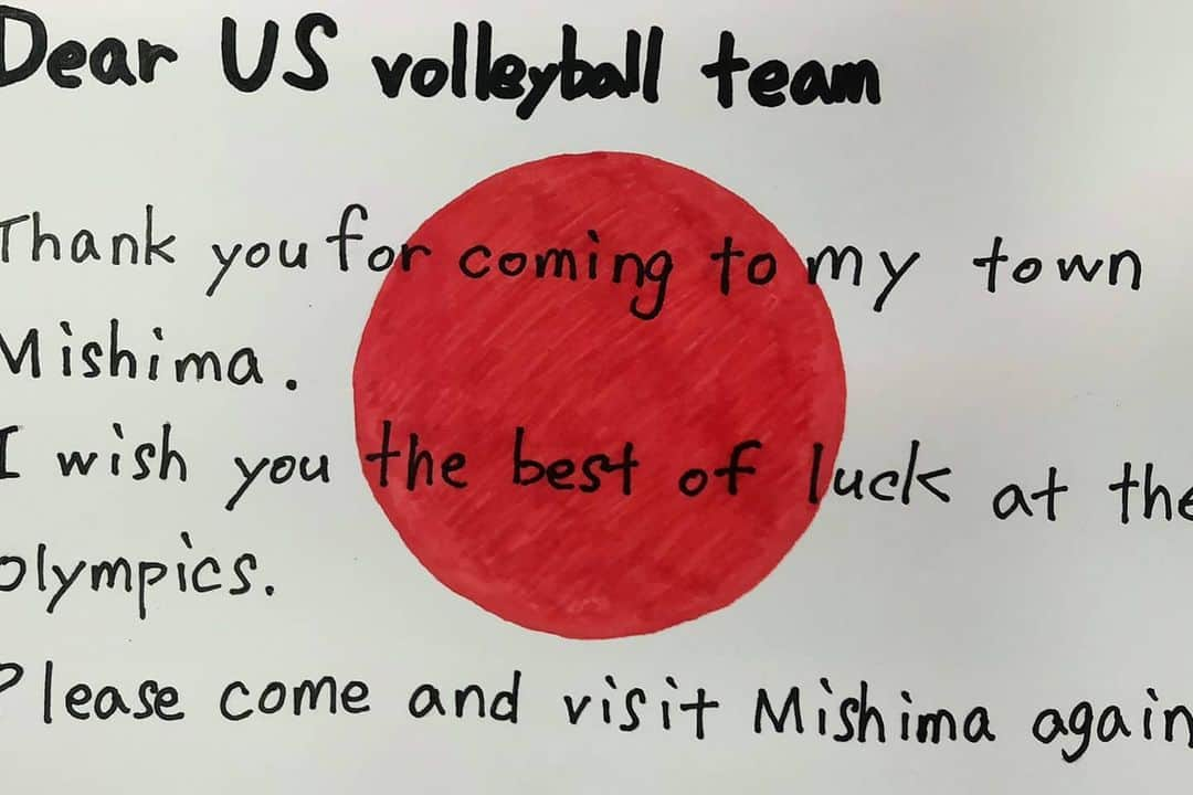 USA Volleyballさんのインスタグラム写真 - (USA VolleyballInstagram)「In 2019, the U.S. Men's National Team 🇺🇲 trained in the City of Mishima in Japan 🇯🇵 prior to the FIVB World Cup. The team is grateful to the city for its hospitality and adore 💕 these drawings by children in Mishima. - - - #mishima #三島市 #hosttown #ホストタウ #Volleyball #バレーボール #Tokyo2020 #olympics #オリンピック #徳倉小 #TeamUSA @usembassytokyo」7月28日 3時45分 - usavolleyball