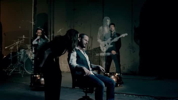 Stone Sourのインスタグラム：「10 years ago today, we premiered the video to our single "Say You'll Haunt Me" on @mtv. Re-watch it now, and let us know what you see - link in story.」