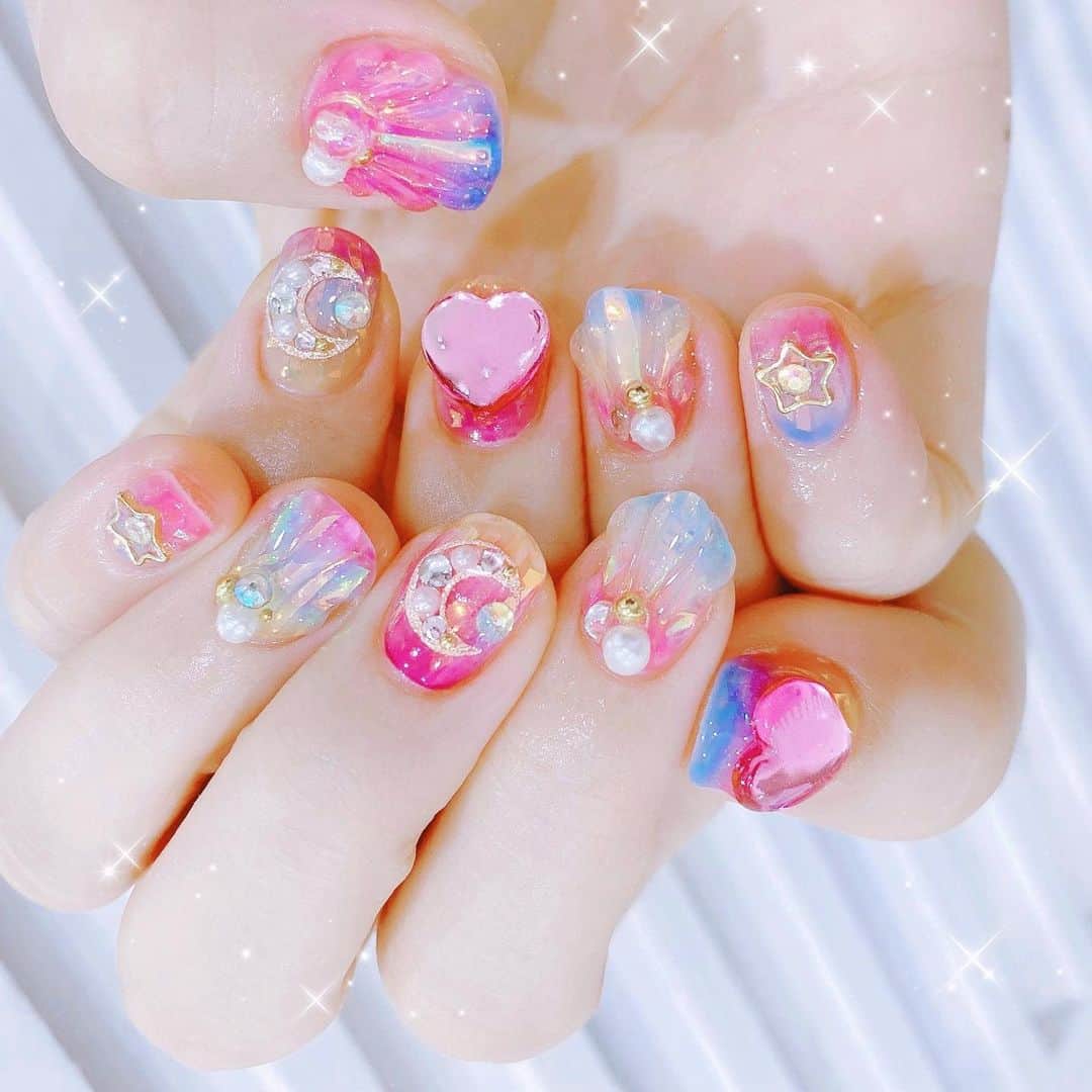 なかやまちえこのインスタグラム：「夏の魔法少女ネイル✨⠀ #nail #nails #nailart #ネイル #美甲 #ネイルアート  #japanesenailart #manucure #japanesenails #manicurist #gelnails #أظافر #네일아트 #미용 #vẽmóng #魔法少女ネイル #ゆめかわ #ゆめかわネイル #kawaii #kawaiinails #ファンシーネイル #fancynails #大久保ちか ちゃん⠀ 施術は @aby_sharenail にて。」