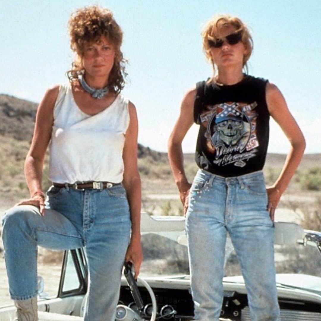 ボビー・ブラウンのインスタグラム：「In keeping with the theme of women supporting women and the empowerment movement underfoot had  to pull up a pic from one of the all time great movies. Thelma and Louise  1991 even inspired a makeup collection  @susansarandon #ginadavis #womenilove」