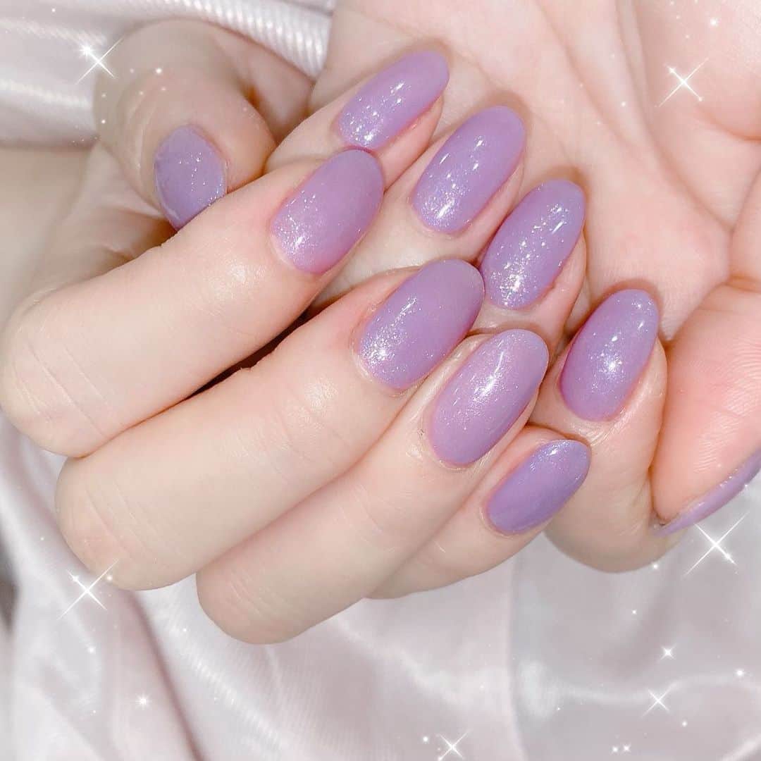 なかやまちえこのインスタグラム：「purple💫⠀ （くすみパープル、パール 、微粒子ラメをmixしてます。）⠀ #nail #nails #nailart #ネイル #美甲 #ネイルアート  #japanesenailart #manucure #japanesenails #manicurist #gelnails #أظافر #네일아트 #미용 #vẽmóng #ワンカラーネイル  #purplenails #きゃりー ちゃん⠀ 施術は @aby_sharenail にて。」