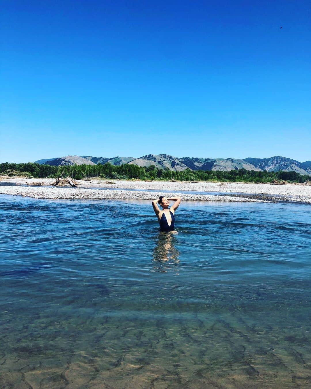 ミア・マエストロのインスタグラム：「Flow within the 🐍」