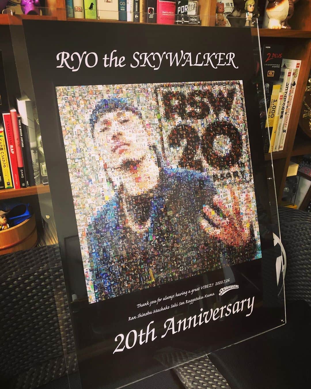 RYO the SKYWALKERのインスタグラム：「スゴイのキターーー！！！🎊  昨日7/26はデビューシングル「SUNNY DAY WALK」の発売日！！🎉  ファンのみんなからこんなヤバイ20周年の贈り物を頂きました！デカい！  素敵なファンを持って私は本当に光栄です✨  ありがとう！！！🎤 #ryothe #rsw20th」