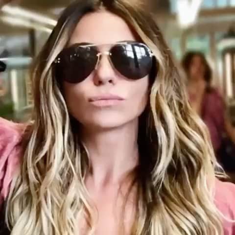 Giovanna Antonelliのインスタグラム：「Ahhhhhh. 🤣🤣! Vcs não existem pqp!!!! 🤣🤣🤣 ja quero essa segundona,  com cara de sexta!!! 👊🏿😂」
