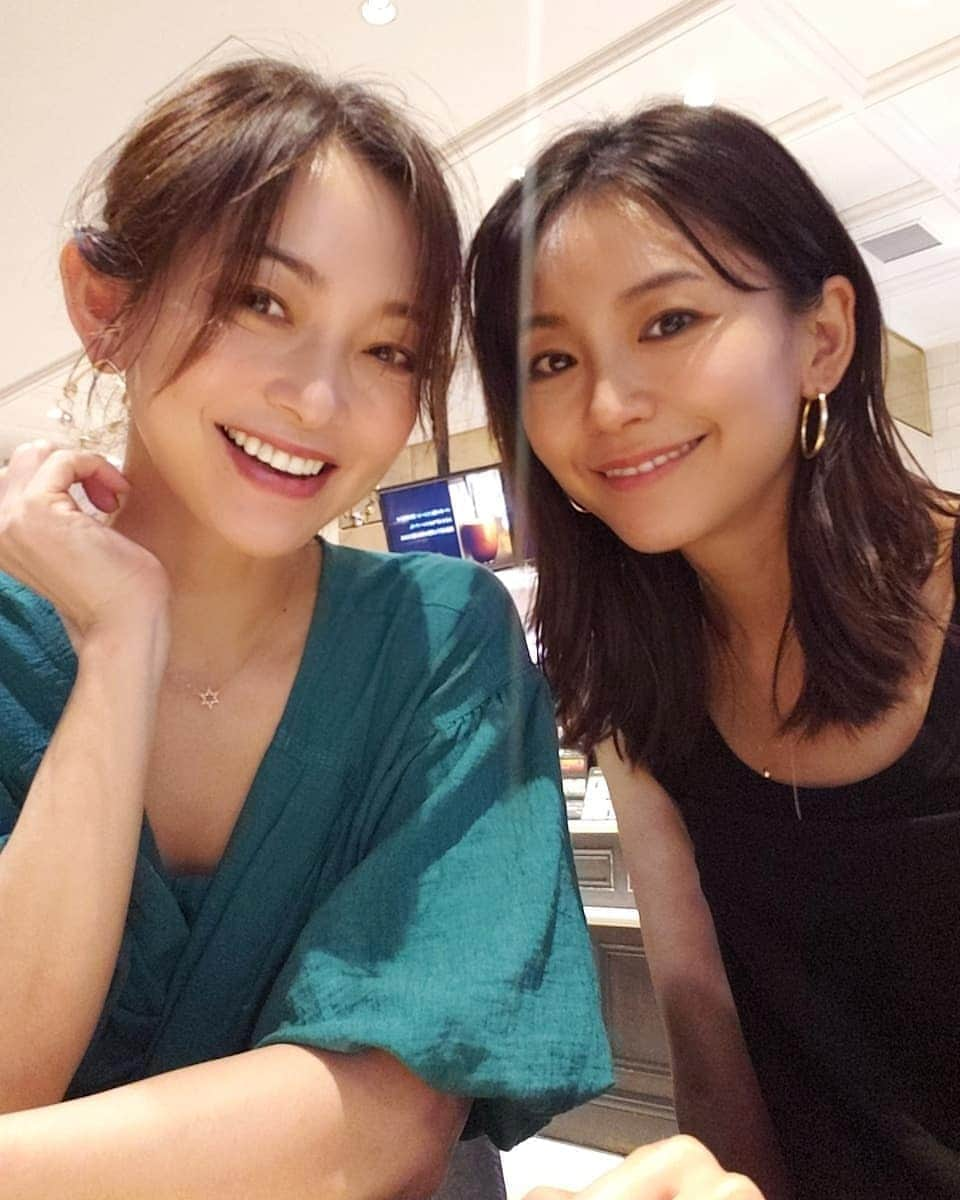 佐藤純さんのインスタグラム写真 - (佐藤純Instagram)「撮影後は、２人で遅めのランチ❤️  雨も上がったし、屋上へ。  蒸し暑さはあるけど…気持ちいい～☀️  いくらでも喋ってられる😆  @nao_nao310  #ランチ #お茶 #ママ #ママモデル #モデル #mama #mamamodel #model」7月27日 22時58分 - junsatoidea