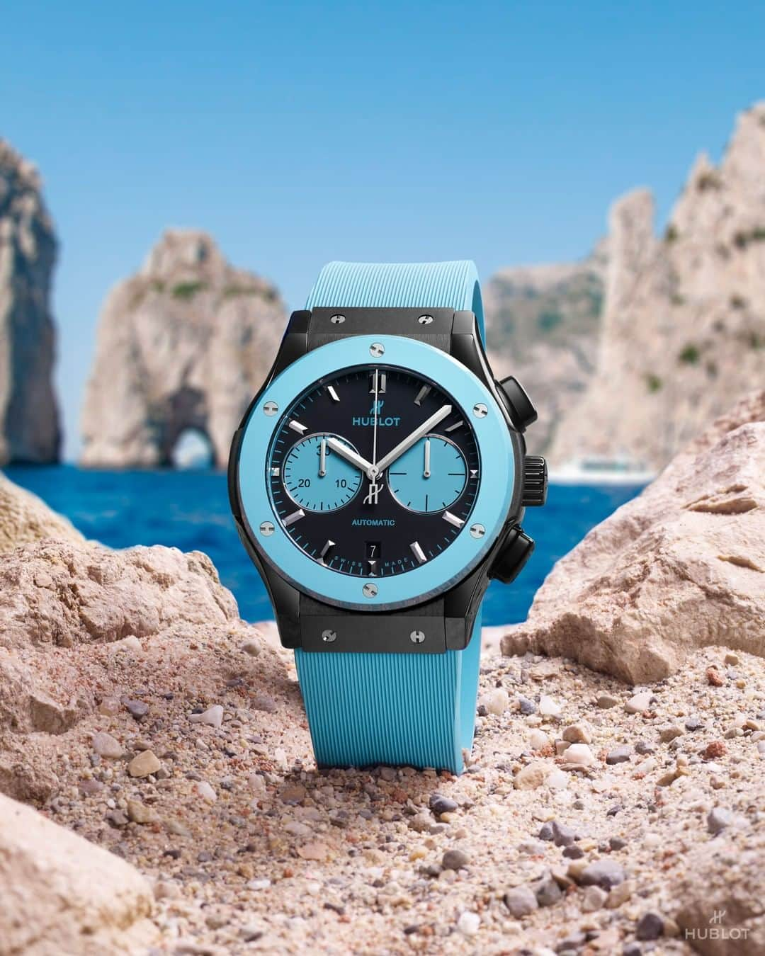 ウブロさんのインスタグラム写真 - (ウブロInstagram)「Discover our new #ClassicFusionCapri! This special edition was inspired by the striking aesthetic of the Grotta Azzurra, where breathtakingly beautiful contrasts are created as light is refracted by the crystal-clear waters onto the rocky walls of the cave. Available exclusively in our boutique on the island. #HublotLovesSummer」7月27日 23時01分 - hublot