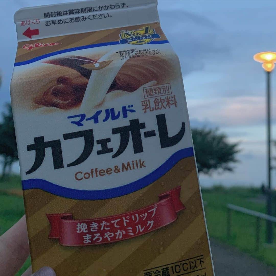 松田美里さんのインスタグラム写真 - (松田美里Instagram)「夏の冷たいカフェオレおいしいよね 最近また好きになってきていてよく飲むの〜 甘いのがすき🎻」7月27日 23時12分 - miri_matsuda