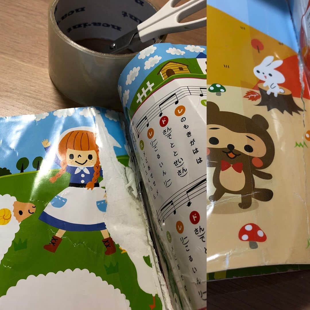 小泉エリさんのインスタグラム写真 - (小泉エリInstagram)「‪夜な夜な娘たちがビリビリに破いたおもちゃのピアノの楽譜を修理しています🥱‬ ‪昔、ピアノの先生に｢楽譜は大事にしましょう😊｣と教えてもらったのでテープとハサミでせっせと直しています💕‬ ‪どうせまたビリビリにされるんやろーなー😂‬ #3歳児と1歳児 #怪獣 #寝顔天使 #明日もがんばれる」7月27日 23時17分 - eri_koizumi_0328