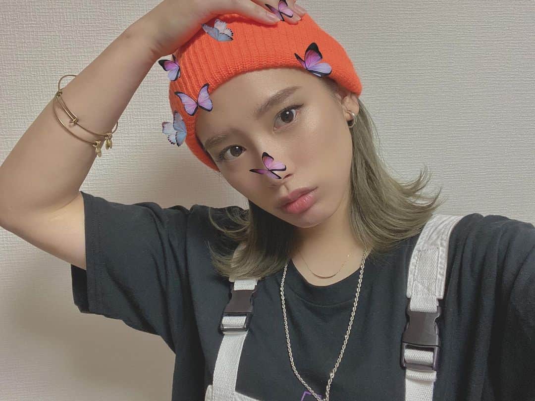 acaneのインスタグラム：「・ オレンジのニット帽かぶってたら 異常に声かけていただいたので これからも見つけられやすいように 毎日オレンジかぶります。(うそです)」
