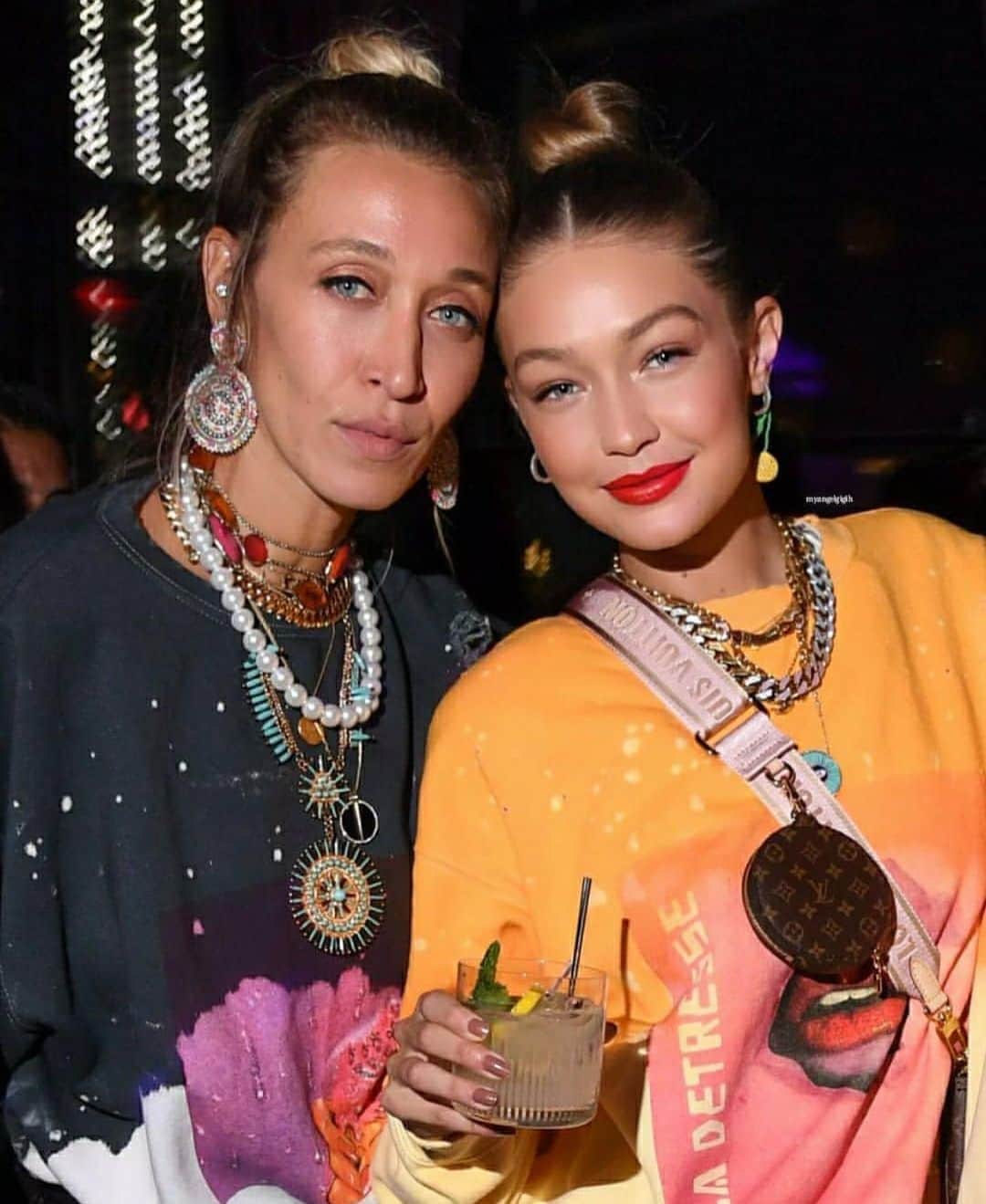 ジジ・ハディッドのインスタグラム：「HAPPIEST birthday to my amazing big sister @lanzybear whose spirit is so special and whose heart is gold. Your ability to connect with anyone and always be present is what makes you loved by so many. 🦁 Wishing you the best day and year & wish I could be with you today !! In celebration of my sissy, please make a donation to @makeawishlosangeles - a cause that means so much to her :)」