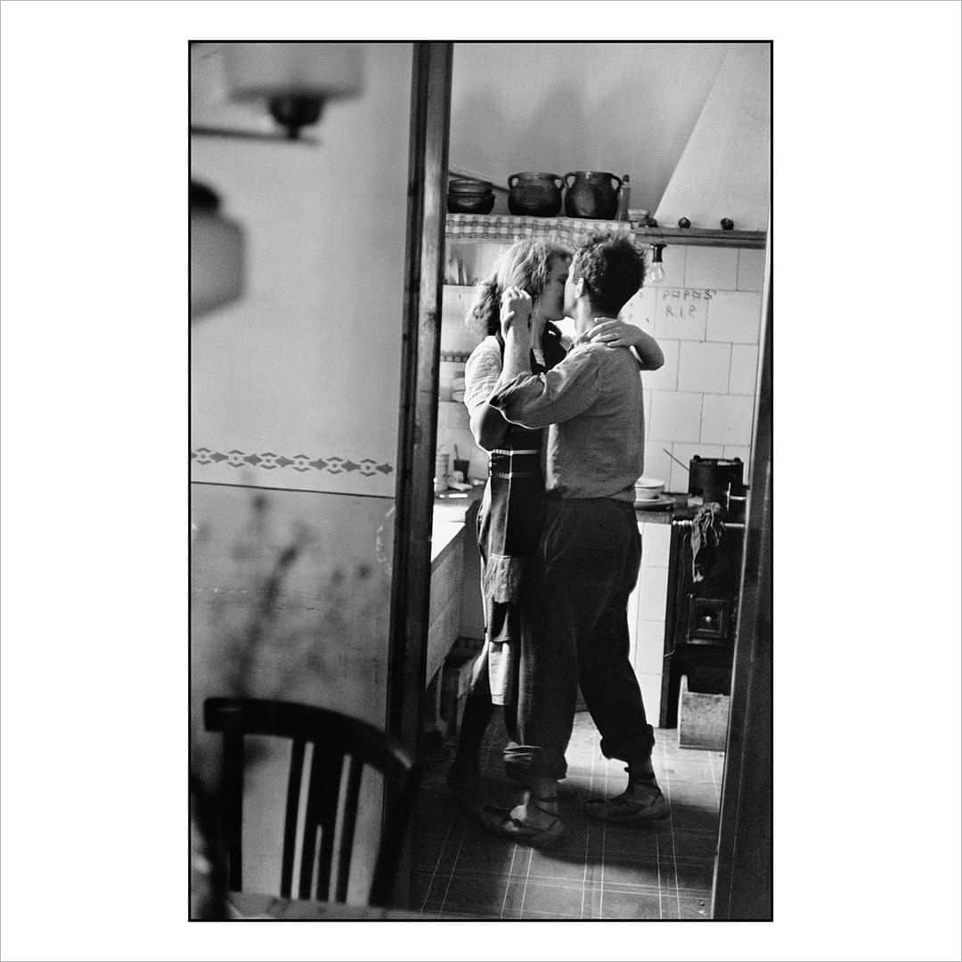 Magnum Photosさんのインスタグラム写真 - (Magnum PhotosInstagram)「This image by @elliotterwitt_official of a couple dancing in the kitchen in Valencia, Spain, 1952 is included in Solidarity, the July Magnum Square Print Sale, in support of the @naacp and in collaboration with @voguemagazine.⁠ .⁠ The theme challenges over 100 participating photographers to explore moments of togetherness.⁠ .⁠ The images in this collection are available as 6x6" museum-quality prints for $100 until Sunday August 2nd only.⁠ .⁠ Magnum photographers and Vogue will be both donating 50% of their proceeds to National Association for the Advancement of Colored People (@naacp), the longest-running, and largest civil rights organization in the United States.⁠ .⁠ The NAACP’s mission is to eliminate race-based discrimination and uphold equality of rights of all persons.⁠ .⁠ Tap this image or visit at the link in bio to shop.⁠ .⁠ PHOTO: Valencia, Spain. 1952.⁠ .⁠ © @elliotterwitt_official/#MagnumPhotos⁠ ⁠ #MAGNUMSQUARE #Solidarity #printsale」7月27日 23時55分 - magnumphotos
