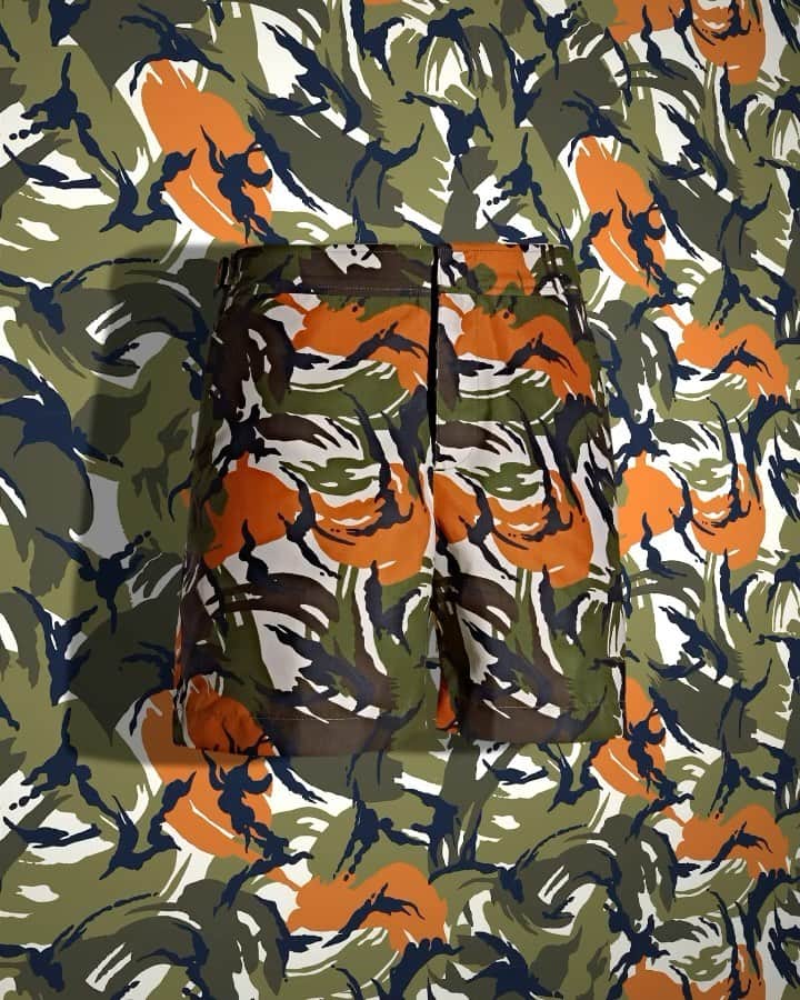 オールバーブラウンのインスタグラム：「💡Did you know? Camouflage was invented by the French army who enlisted units of 'camoufleurs' (artists) to blend them into the landscape. Our Beach Camo capsule was created in-house by our Design Team for a whole new interpretation. Explore our Camo print in rich blue and green colourways — a taster of the season to come. Tap to shop or explore more via the link in bio  #DoseofSun #OBsAroundTheWorld #OrlebarBrown」