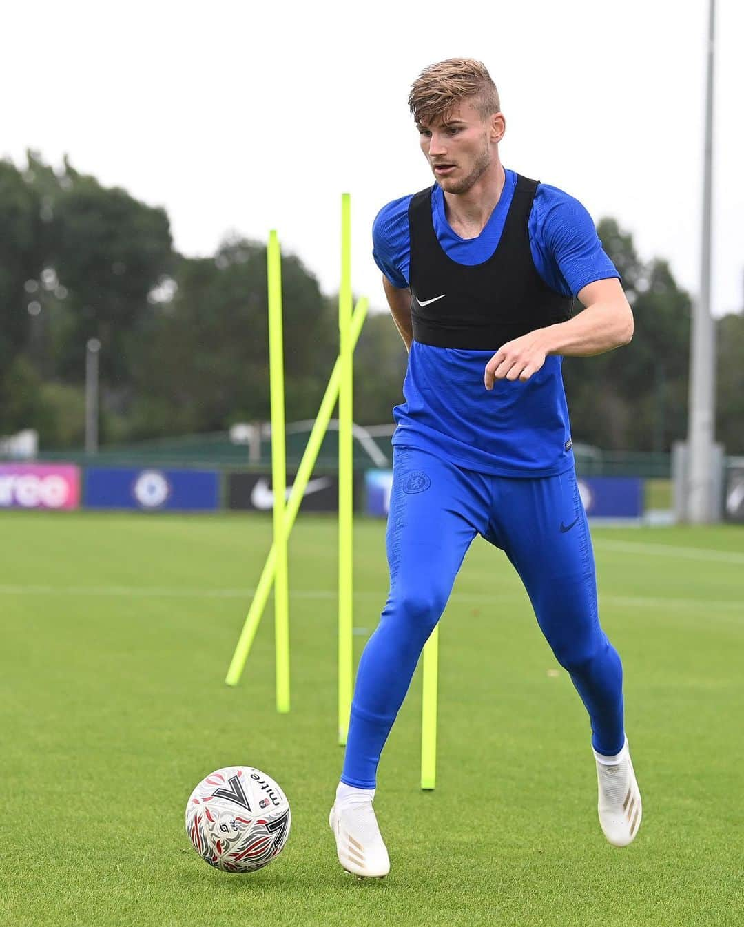 ティモ・ヴェルナーさんのインスタグラム写真 - (ティモ・ヴェルナーInstagram)「First training, first time wearing blue! 🔵 @chelseafc」7月28日 0時13分 - timowerner