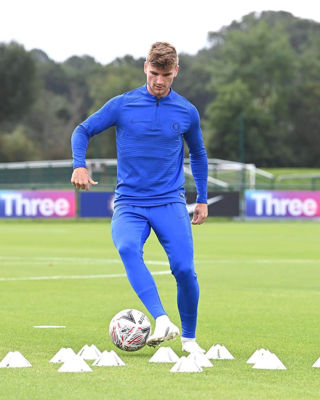 ティモ・ヴェルナーのインスタグラム：「First training, first time wearing blue! 🔵 @chelseafc」
