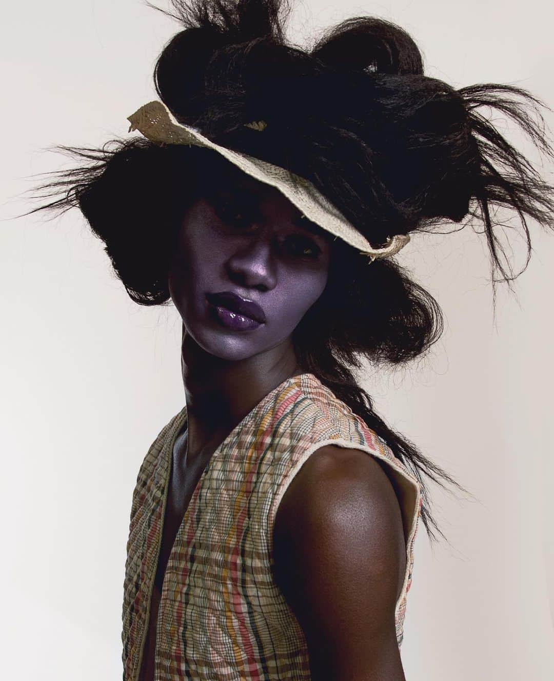 LOVE MAGAZINEさんのインスタグラム写真 - (LOVE MAGAZINEInstagram)「As part of @pam_boy’s manifesto, he commissioned @williamcult to discuss the meaning of Black hair. Ndatira writes, ‘To quote Chris Rock’s ‘Good Hair’ documentary (2009): “The more relaxed your hair is, the more relaxed white people are around you. Nappy makes whites unhappy.”’ He goes on to explain, ‘Black hairstyles can still be discriminated against in the workplace. The US army only allowed braided hair with its uniforms after 2017. From the late ‘80s people started using weaves, a costly and time-consuming process of sewing hair into the scalp. This is a business which generates $90 billion a year. A weave with Brazilian hair can set you back thousands of dollars and take up to four hours in a salon chair. Weaves are also status symbols, like a designer bag of expensive shoes.’  #LOVEDiaries, including @pam_boy and @bior_elliott’s complimentary publication, will hit newsstands on 4th August 🗞  Photographer @campbelladdy Fashion editor, art director and writer @williamcult Hair @vpintomoreira  Make-up @ammydrammeh」7月28日 0時19分 - thelovemagazine