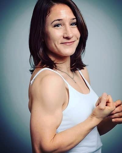 のインスタグラム：「#MondayMotivation 💪💪💪 So many requests for #bicep pics!  To be fair, this @glamourmag photoshoot was just before the 2016 @olympics . 🌎🇺🇲 You think I still got it? Place your bets!」