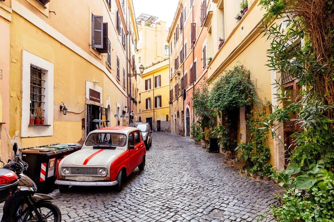 Lonely Planetさんのインスタグラム写真 - (Lonely PlanetInstagram)「We've rounded up 6 classic road trips for your next Italian holiday (cute car optional). Tap the link in bio to see which ones made the cut.  Tell us which one you'd like to do first or your favourite route we missed! 👇  #italy #roadtrip #italyroadtrip #vintagecars #roadtrippin #italytravel #italytrip #italyiloveyou」7月28日 0時41分 - lonelyplanet