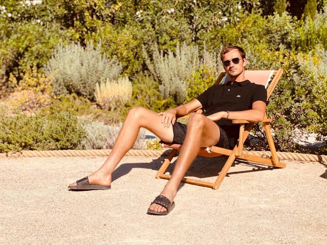 ダニール・メドベージェフのインスタグラム：「Last day 🌞 Back to work tomorrow 💪🏼🎾 // Последний день 🌞 Завтра возвращаюсь к тренировкам 💪🏼🎾」