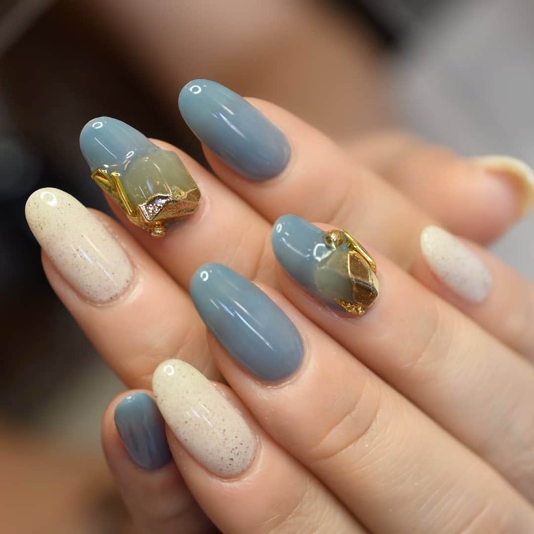 のインスタグラム：「BLUE！！🧜🏻‍♀️✨  Salon data▼ ＝＝＝＝＝＝＝＝＝＝＝＝＝＝＝＝＝＝＝＝ . CADENAS -nail eyelash salon- ●Nail artist  @yuka.maeda  @yuki_cadenas ●eyelash　@cadenaseyelash  ゲストに愛と感動を…♡ . 【 LINE ＠cadenas 】 ご予約/お問い合わせはLINEよりお気軽に🤲 ▶︎▶︎#cadenasnail デザインアップしてます♡  price…★⭐︎Instagram特別キャンペーン中⭐︎★ . 「インスタ見たよ👀」と LINEからご予約で特別プライス7500円！！ . ※ご新規様限定 ※キャラクターや特殊なエレメント等のみ 別途料金いただく場合ございます🙇🏻‍♀️ . . price…初回8000円（オフ込み） access…大阪市北区堂山町16-1  中崎町駅  徒歩2分/梅田駅  徒歩6分 . tel… 06-4792-8617 ＝＝＝＝＝＝＝＝＝＝＝＝＝＝＝＝＝＝＝＝ . . . .  #中崎町ネイルサロン #梅田ネイルサロン #大阪ネイルサロン #関西ネイルサロン #インスタネイル #instanails #instanail #トレンドネイル #ネイルサンプル #クリアネイルデザイン  #ネイルブック #フレンチネイル #ネイルチェンジ #今月のネイル #にゅーねいる #夏ネイル #シェルネイル  #ネイル大好き #シンプルネイル #ネイル部 #女子力向上委員会 #女子力 #女子力ネイル #アートネイル #水滴ネイル #ニューネイル  #ナノソル #ナノソルcc  #ナノソル販売してます」