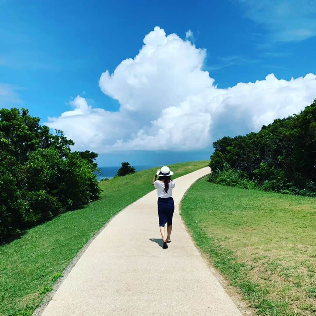 中島遥さんのインスタグラム写真 - (中島遥Instagram)「夜はついつい起きちゃう😩 寝なきゃなのにー🤯  南国に行きたいなあ🏝 そろそろ旅行に行きたい😭 早く前の生活に戻りますよーに🙏✨  #撮影会#撮影#model#モデル#portrait#ロケ#ファインダー越しの私の世界#東京カメラ部#カメラ#一眼レフ#フォロー#カメラ女子#follow#japan#japanesegirl #中島遥#いいね#コメント#ありがとうございます」7月28日 0時59分 - haruka_nakashima