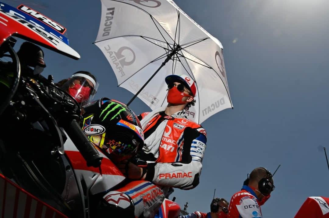 MotoGPさんのインスタグラム写真 - (MotoGPInstagram)「The tense calm before the storm 💥 #AndaluciaGP 🏁 #SwipeLeft ⬅️ #MotoGP #Motorcycle #Racing #Motorsport」7月28日 1時00分 - motogp