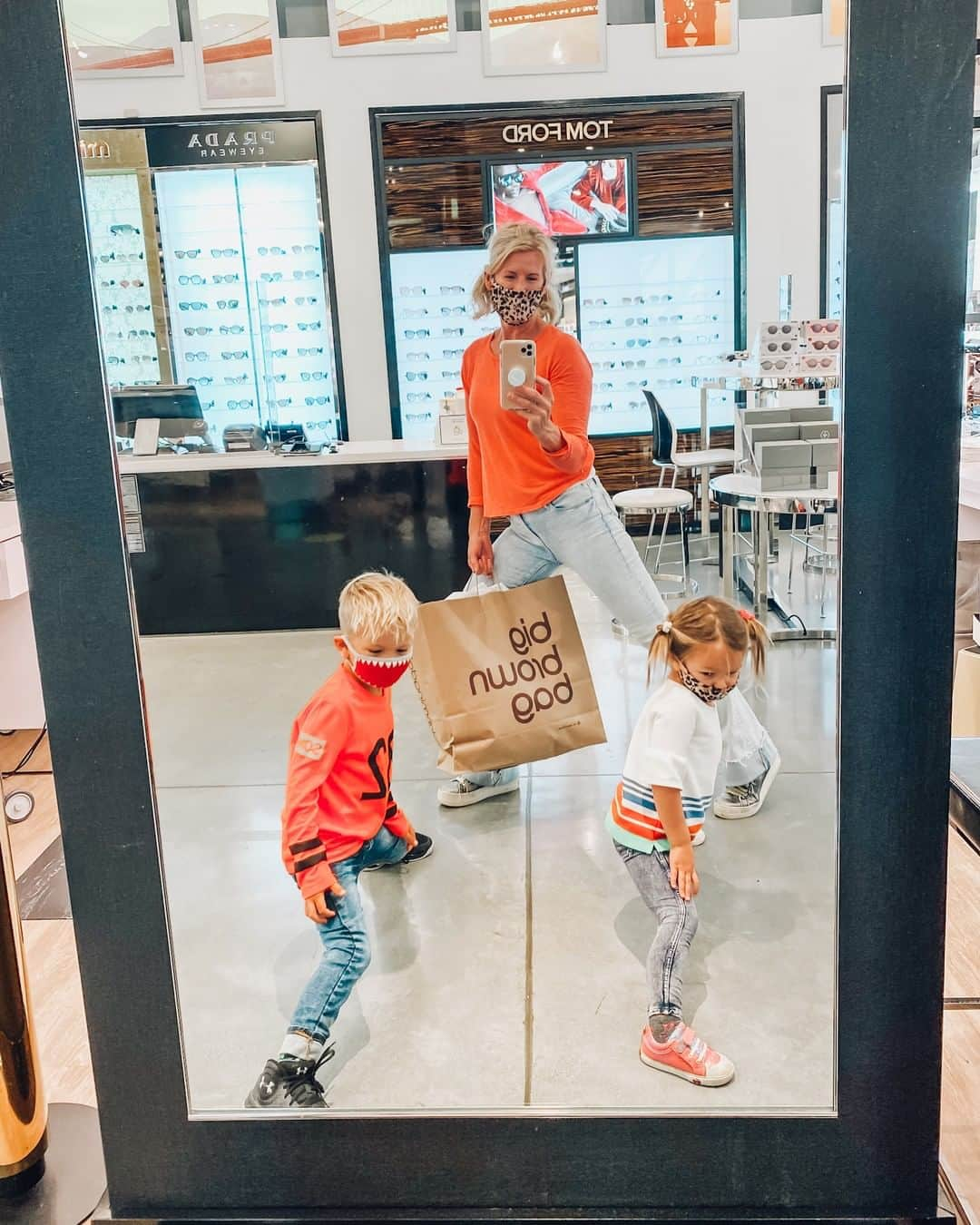 Bloomingdale'sさんのインスタグラム写真 - (Bloomingdale'sInstagram)「Welcome back to Bloomie's! We can't get enough of @goldwestvintage and her adorable crew in their coordinating looks (and masks!) 😍 . . . . . . . #ShoppingFun #ShoppingTrip #MomAndMe #RetailTherapy #Bloomingdales」7月28日 1時00分 - bloomingdales