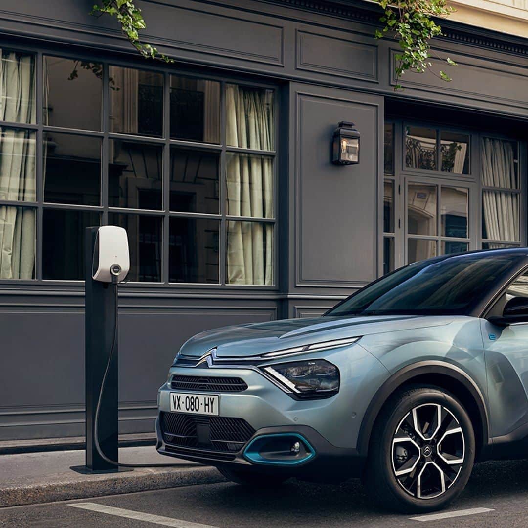 Citroënのインスタグラム：「Opën the way! New Citroën ë-C4 - 100% ëlectric, the electric car that combines comfort and connectivity thanks to its Citroën Smart Pad Support ⚡️💛 Also available in petrol or Diesel. #ËlectricForAll #InspirëdByYouAll #New #Citroen #Car #Elegance #Design #Fashion #Comfort #Electric #Instacar #Carsofinstagram #Auto」
