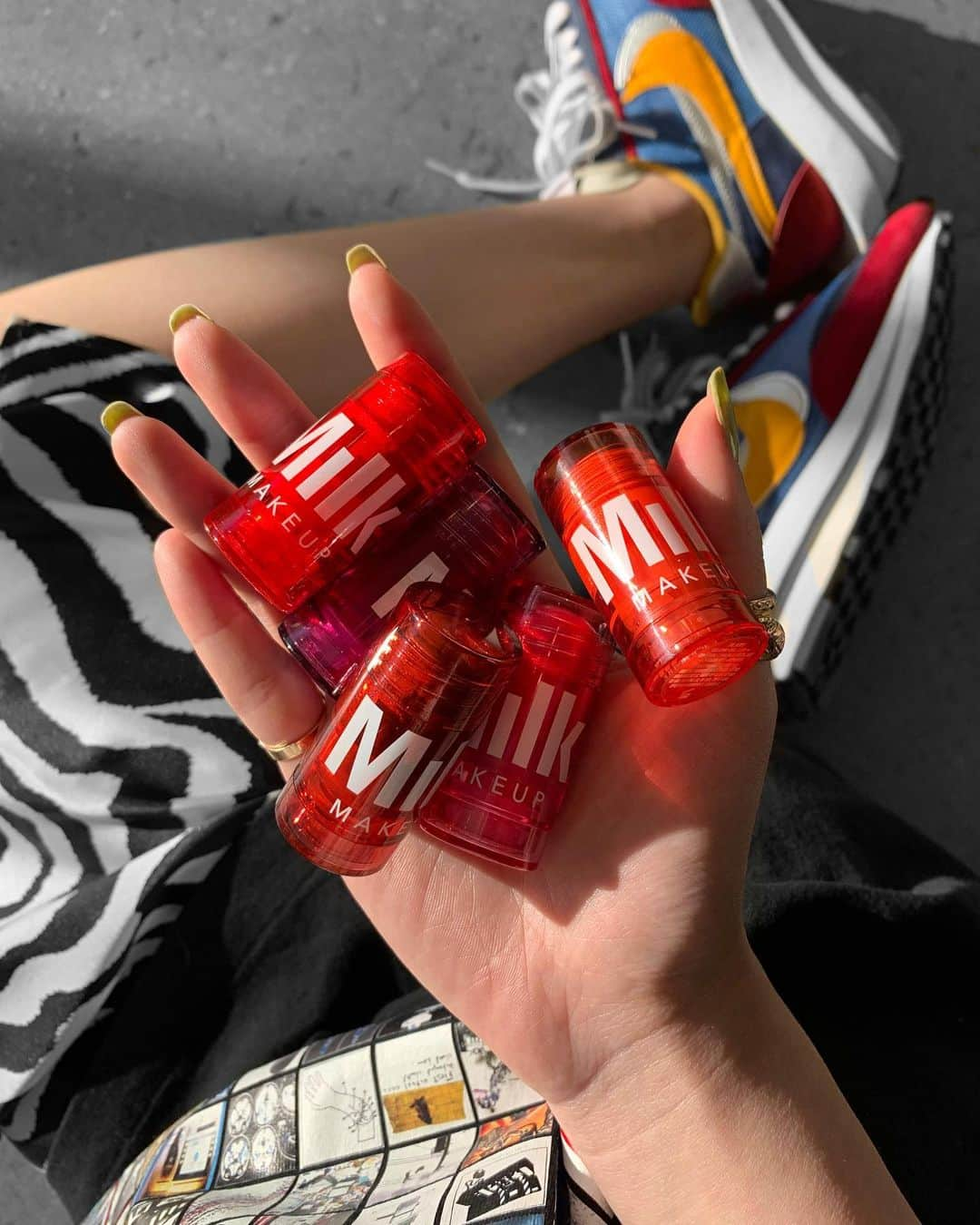 Milk Makeupさんのインスタグラム写真 - (Milk MakeupInstagram)「WOULD U RATHER....have unlimited Glow Oil Lip + Cheek or unlimited sneakers 👀 (probably the hardest question we've ever asked on here tbh) 💄👟 - get 2 glowin ↪️ milkmakeup.com, @sephora, @cultbeauty ✨」7月28日 1時08分 - milkmakeup