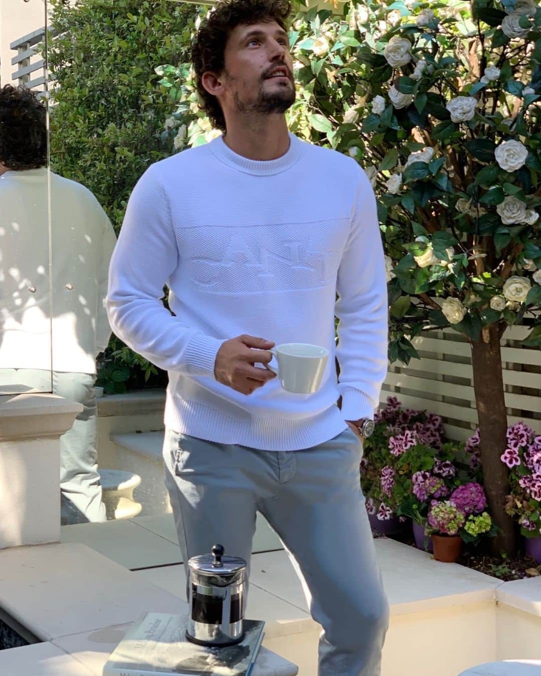 カナーリのインスタグラム：「The taste of a summer morning. Clean look from the #CanaliSS20 collection worn by Sam Webb. #Canali1934 #SummerMemories #menswear #menstyle」
