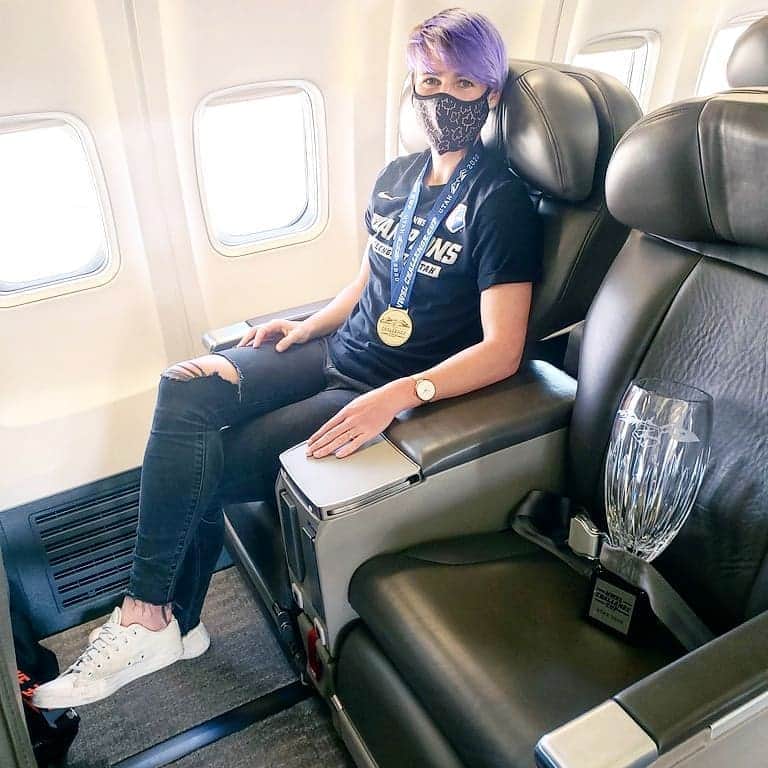 ソフィー・シュミットのインスタグラム：「Flying high with my new baby! #Houston here we come! . . #NWSL #HoldItDown #HTown」
