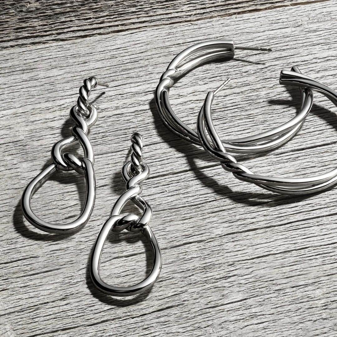 デビッドヤーマンのインスタグラム：「Warmer weather calls for new ways to accessorize. Throw your hair up and show off bold hoops or dramatic drop earrings. #DavidYurman #DYRoadTrip」